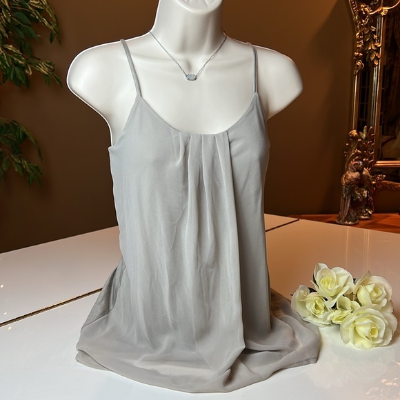 BANANA REPUBLICAN BEIGE FLOWING SPAGHETTI STRAP TOP SIZE SMALL. - Picture 3 of 12